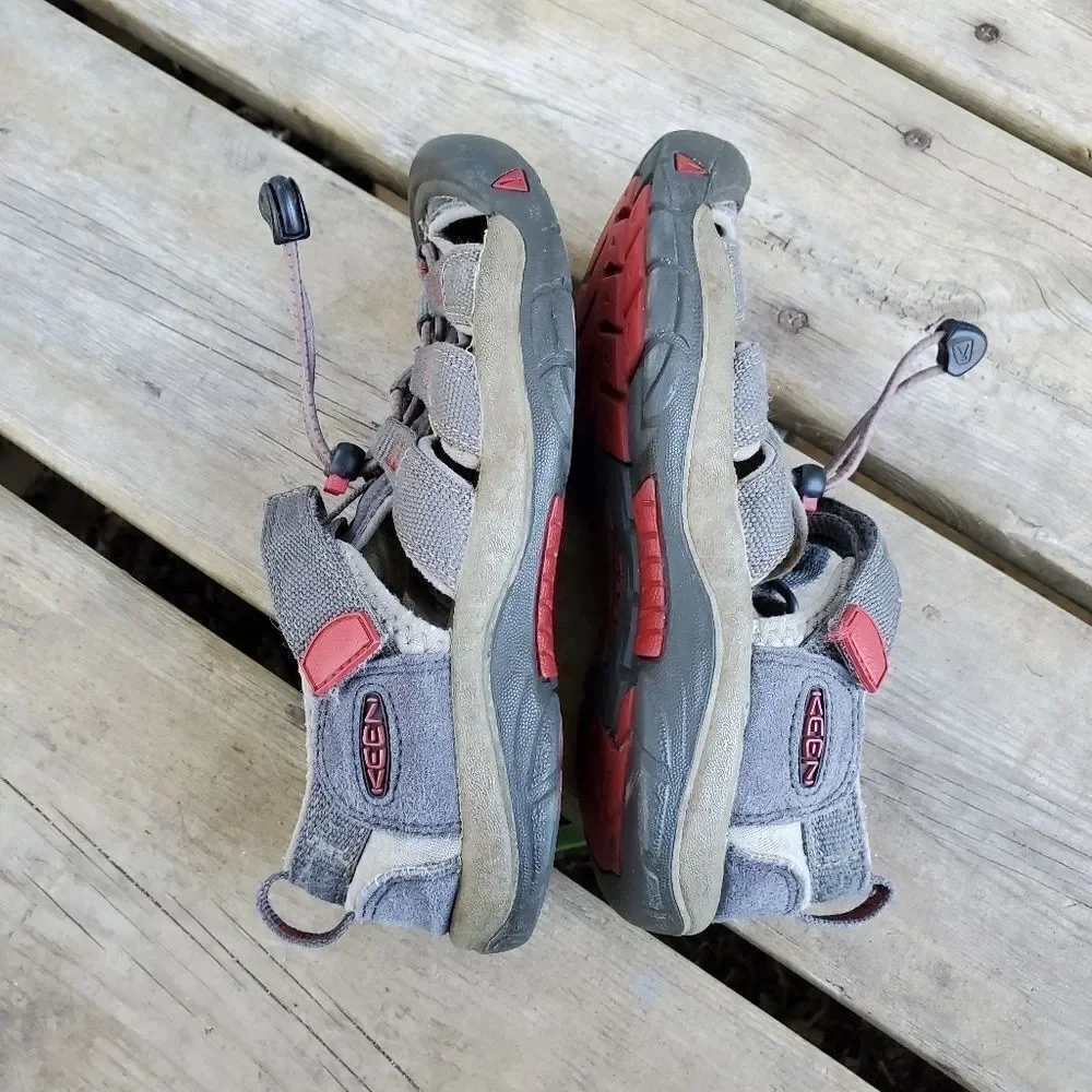 Keen Youth Newport H2 Gray Red Nylon Washable Water Sandal Big‎ Kids 2